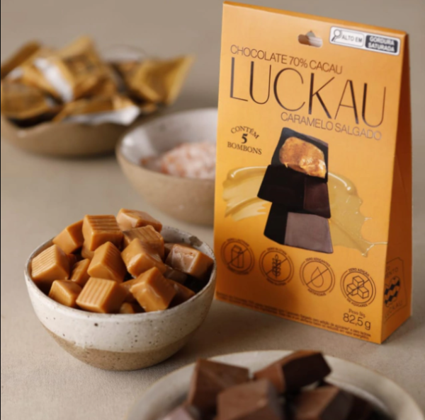 POUCH BOMBOM LUCKAU 70% CACAU COM CREME DE CARAMELO SALGADO