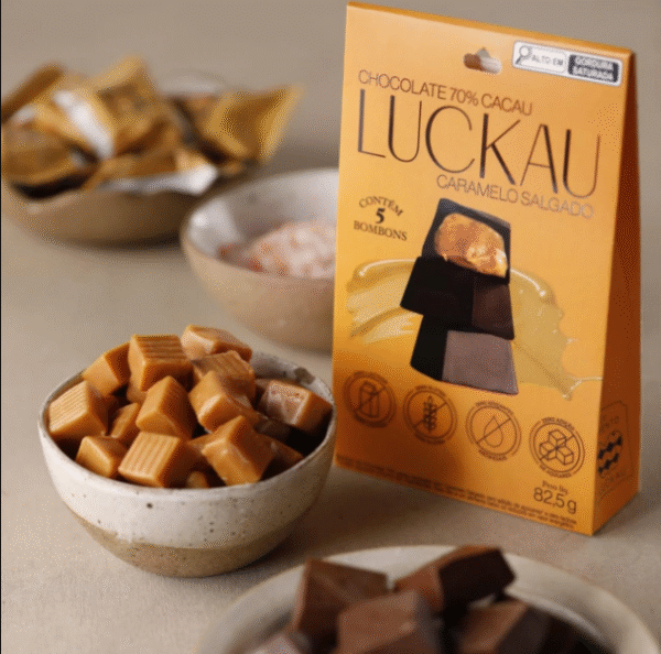 POUCH BOMBOM LUCKAU 70% CACAU COM CREME DE CARAMELO SALGADO